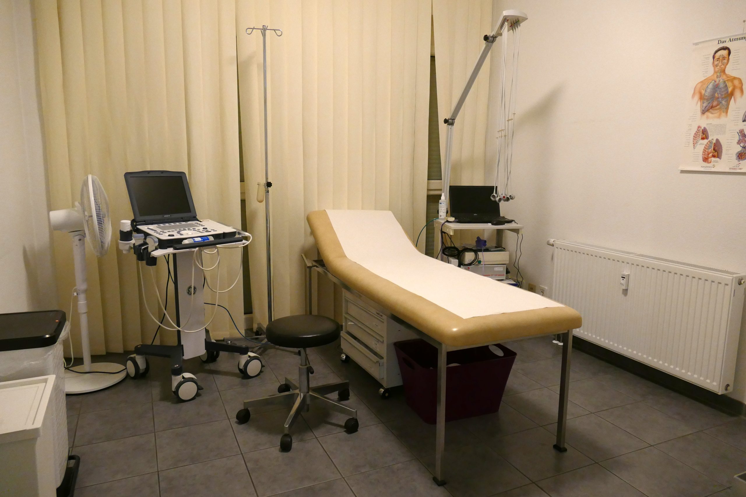 Behandlungszimmer2